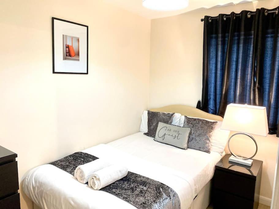 Amazing 2-Bed City Centre Apt With Parking Ковентри Экстерьер фото