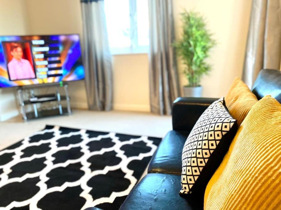 Amazing 2-Bed City Centre Apt With Parking Ковентри Экстерьер фото